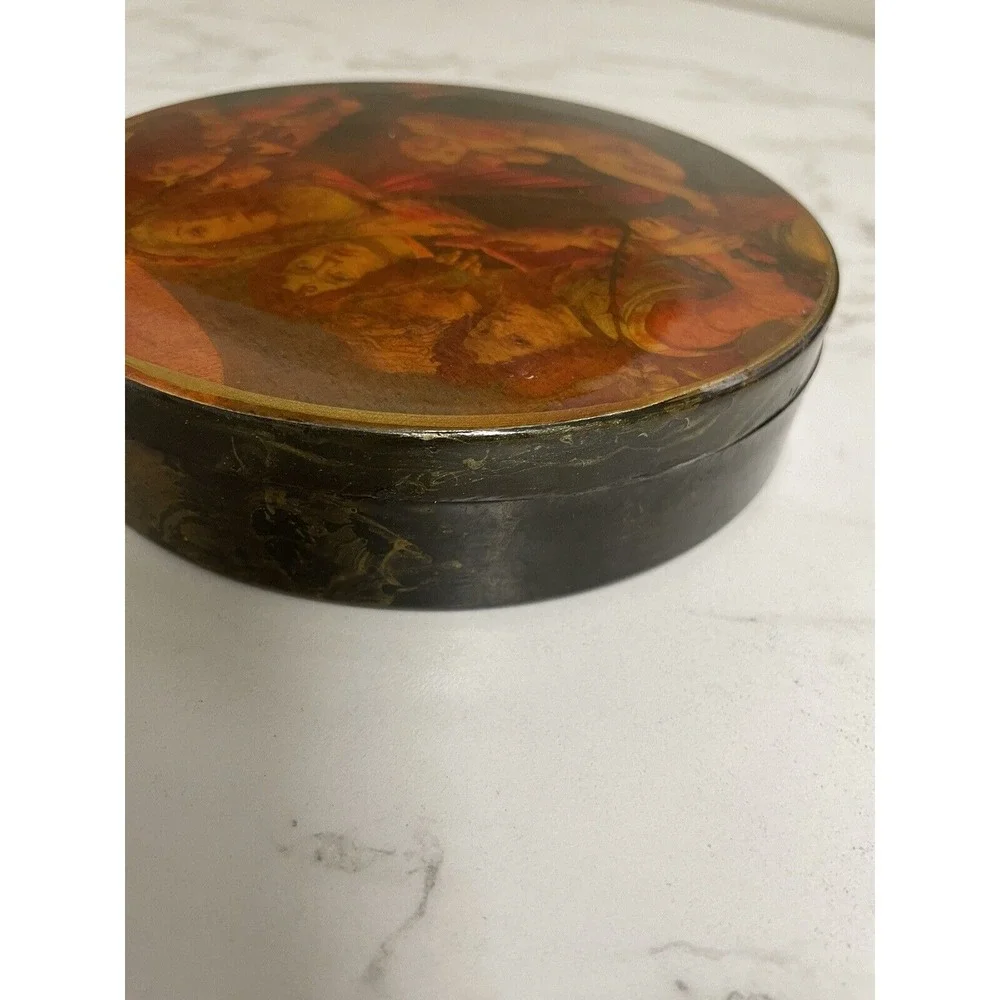 Madonna Mother Mary Round Lidded Lacquer Trinket‎ Dresser Box